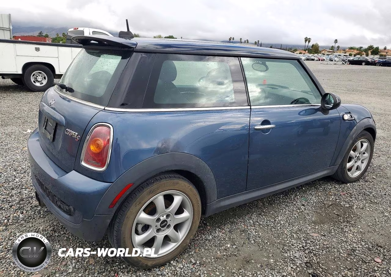 2010 Mini Cooper S VIN:WMWMF7C56ATZ34743 - 3