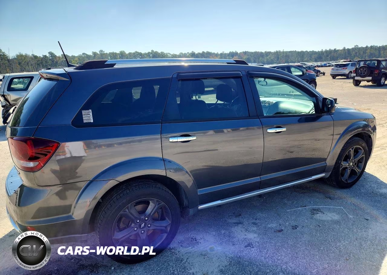 2018 Dodge Journey Crossroad VIN:3C4PDCGG9JT500704 - 3