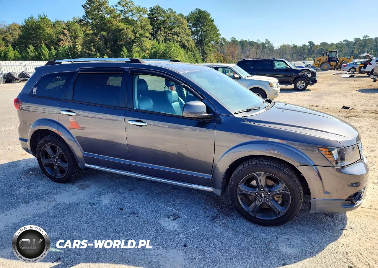 2018 Dodge Journey Crossroad VIN:3C4PDCGG9JT500704 - 4