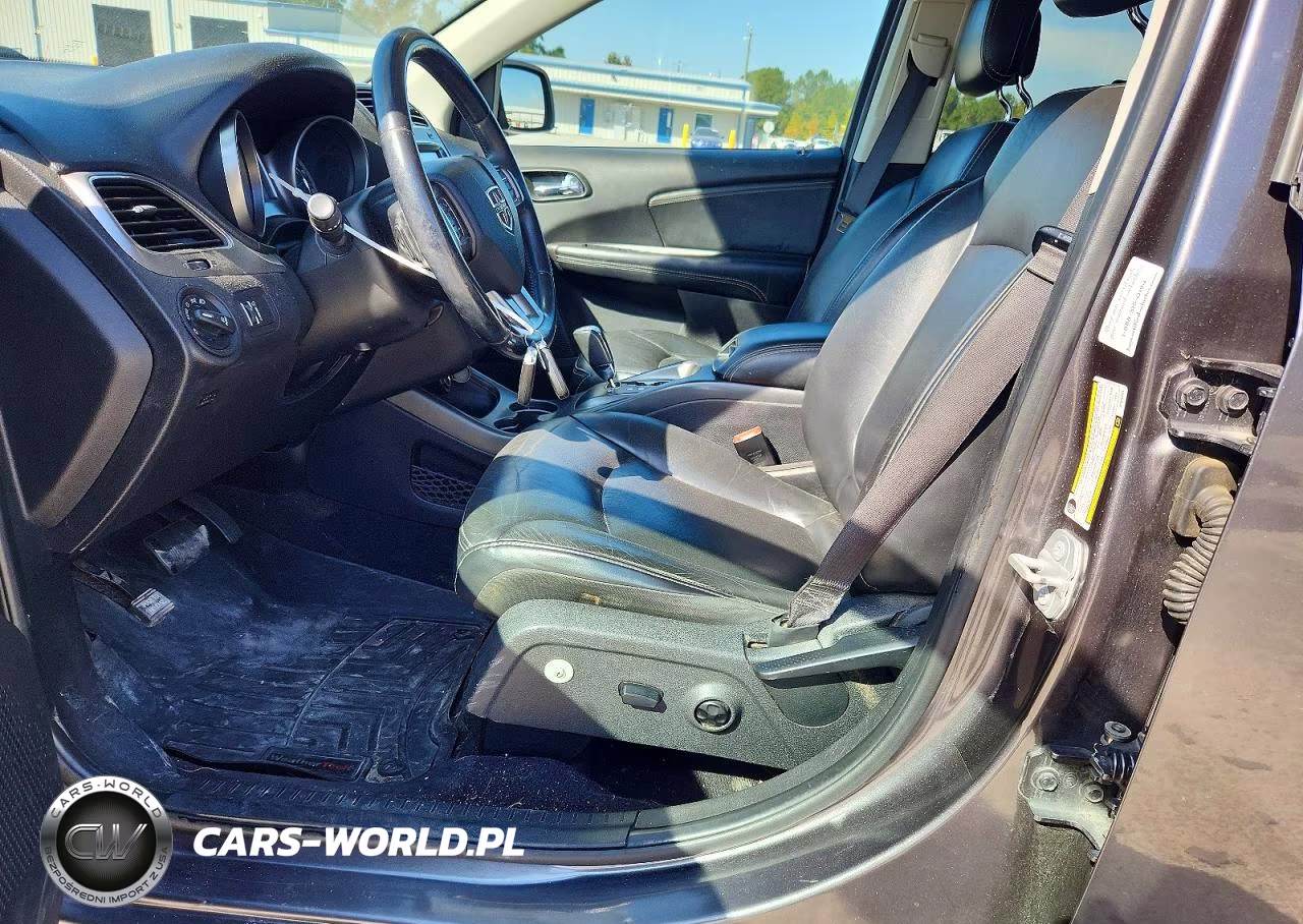 2018 Dodge Journey Crossroad VIN:3C4PDCGG9JT500704 - 7