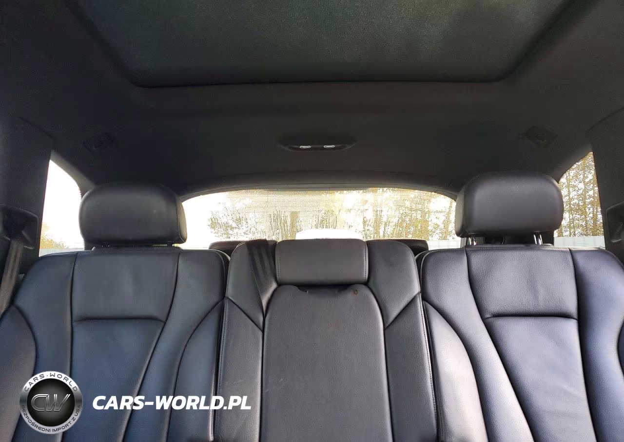 2017 Audi Q7 Premium Plus VIN:WA1LAAF79HD051810 - 10
