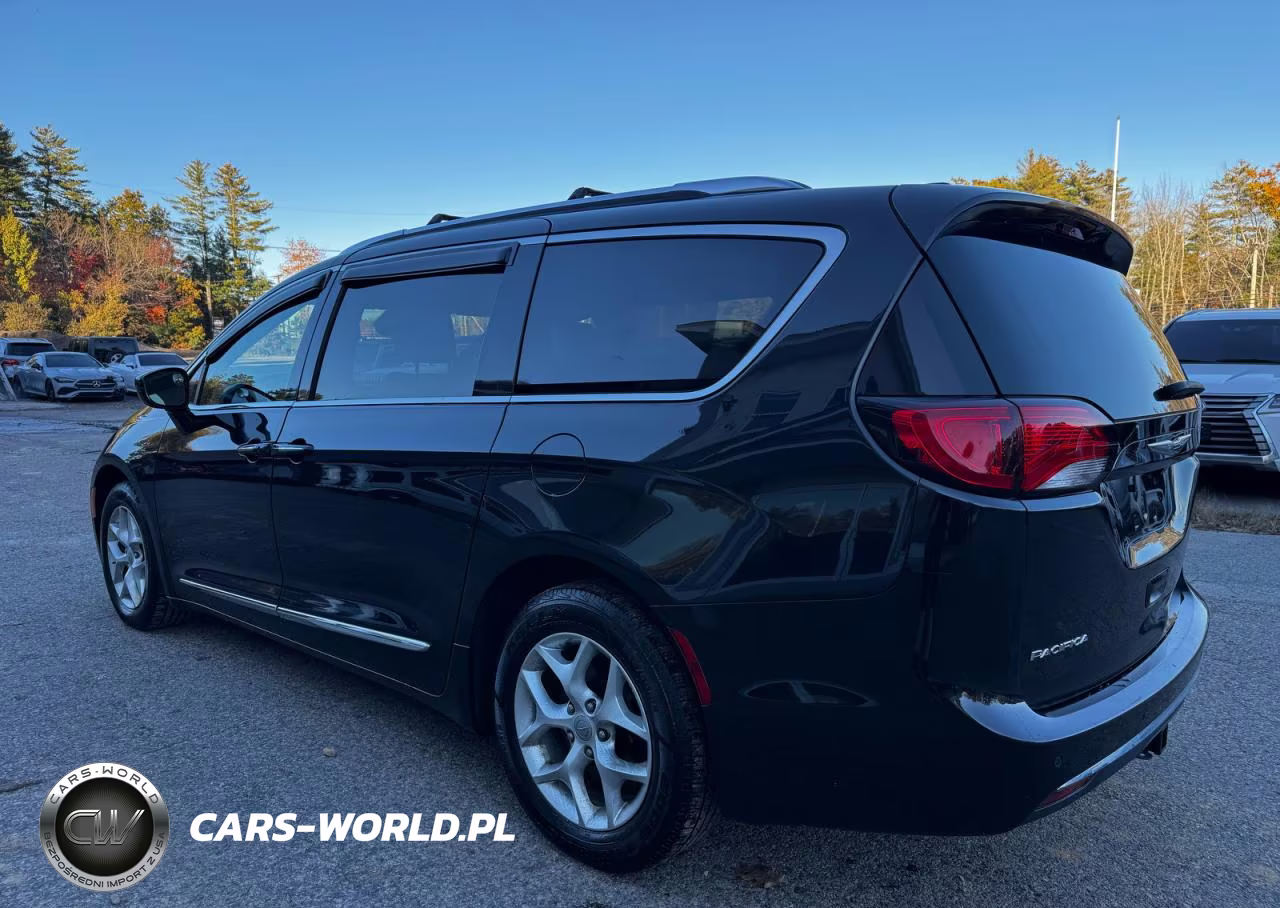 2018 Chrysler Pacifica Touring L VIN:2C4RC1BG9JR128629 - 3