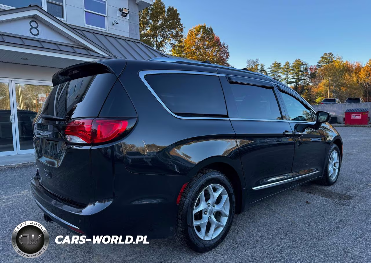 2018 Chrysler Pacifica Touring L VIN:2C4RC1BG9JR128629 - 4