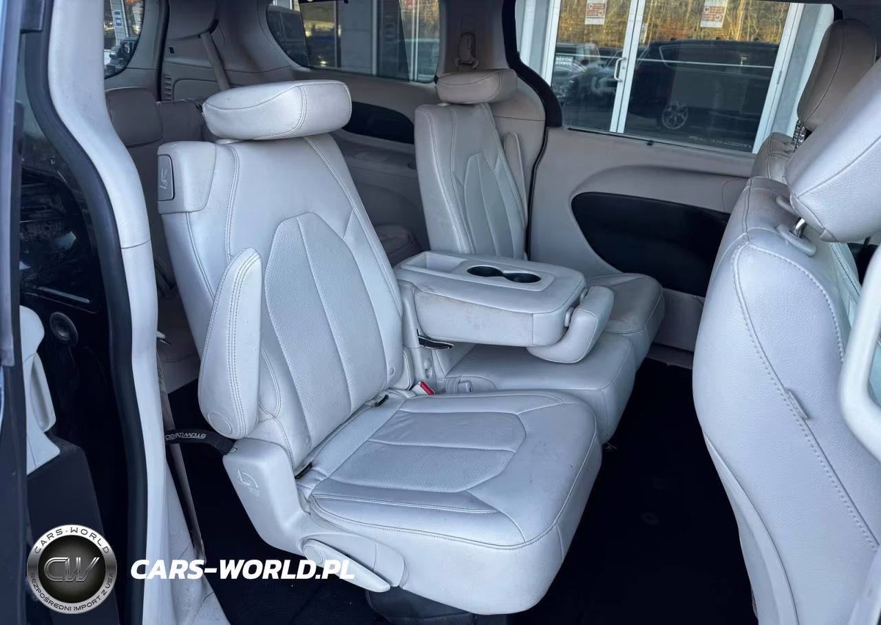 2018 Chrysler Pacifica Touring L VIN:2C4RC1BG9JR128629 - 6