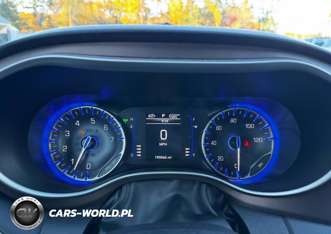 2018 Chrysler Pacifica Touring L VIN:2C4RC1BG9JR128629 - 8