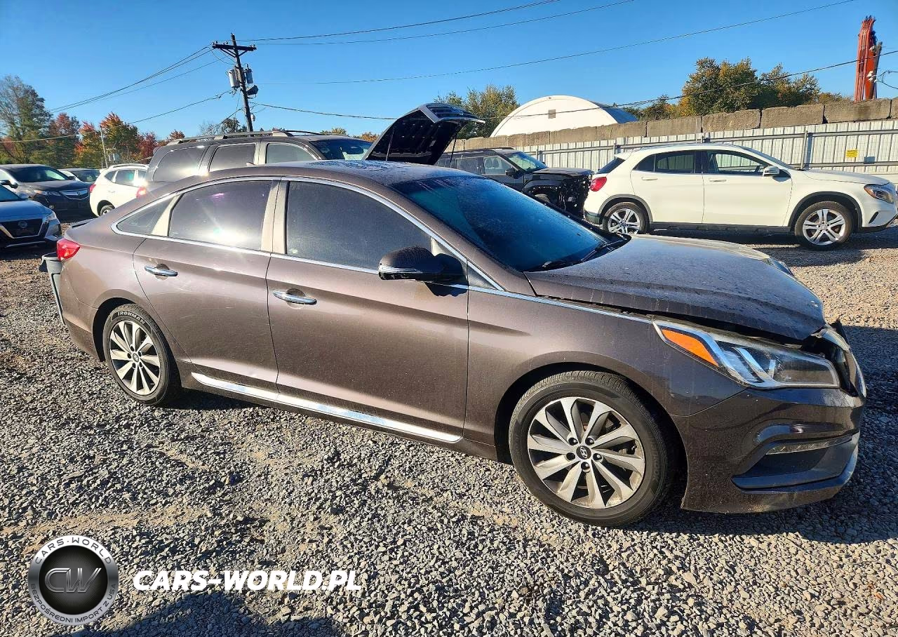 2016 Hyundai Sonata Sport VIN:5NPE34AF4GH319938 - 4