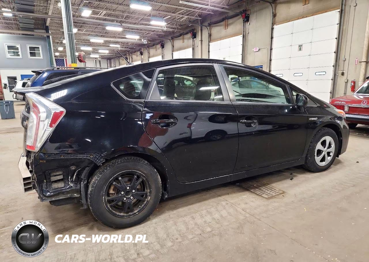 2013 Toyota Prius Two VIN:JTDKN3DU2D1696028 - 3