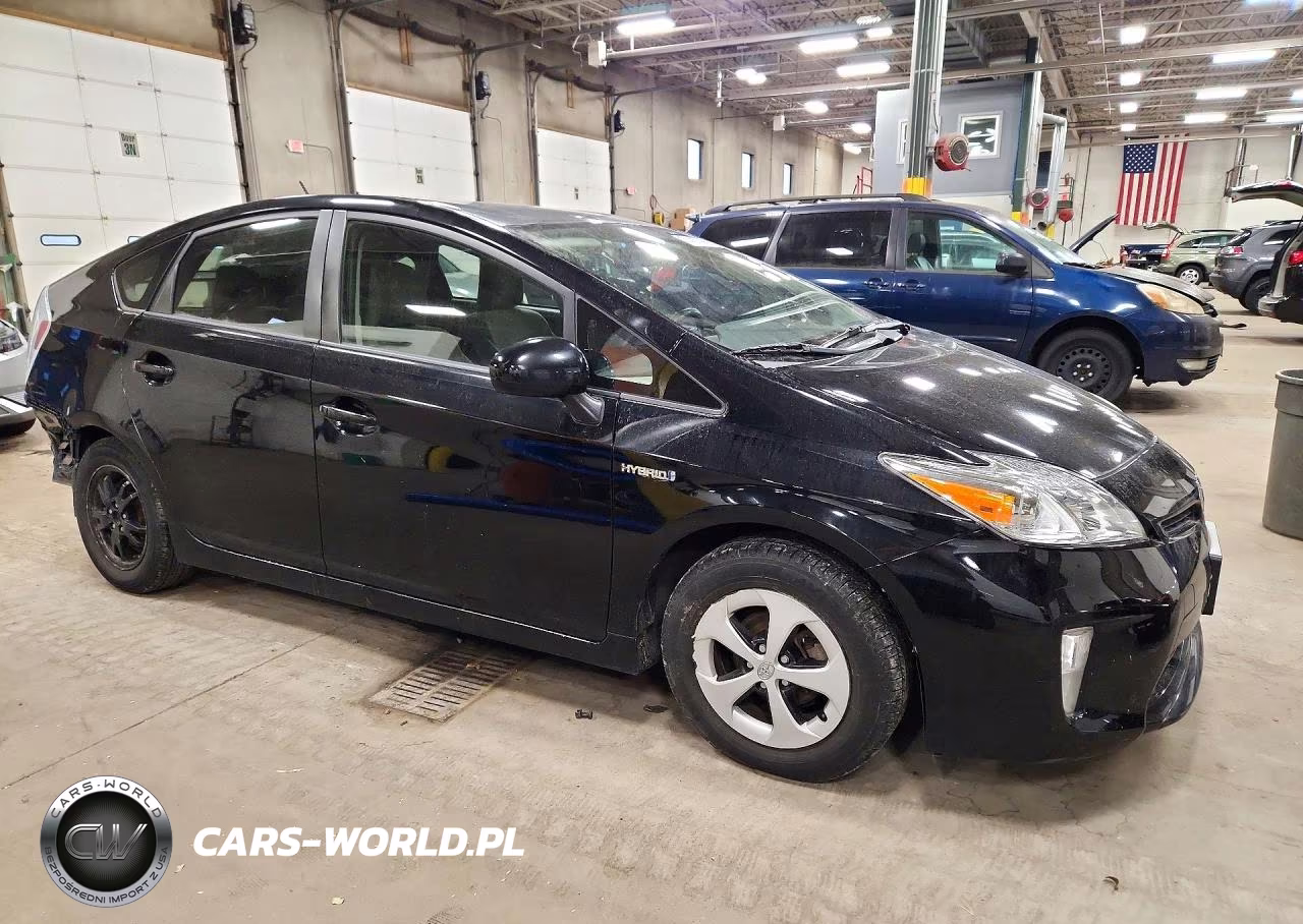 2013 Toyota Prius Two VIN:JTDKN3DU2D1696028 - 4
