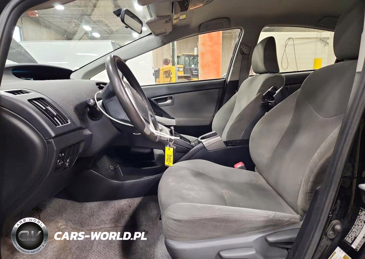 2013 Toyota Prius Two VIN:JTDKN3DU2D1696028 - 7