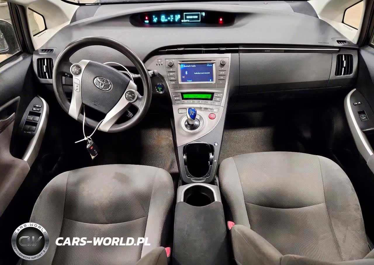 2013 Toyota Prius Two VIN:JTDKN3DU2D1696028 - 8