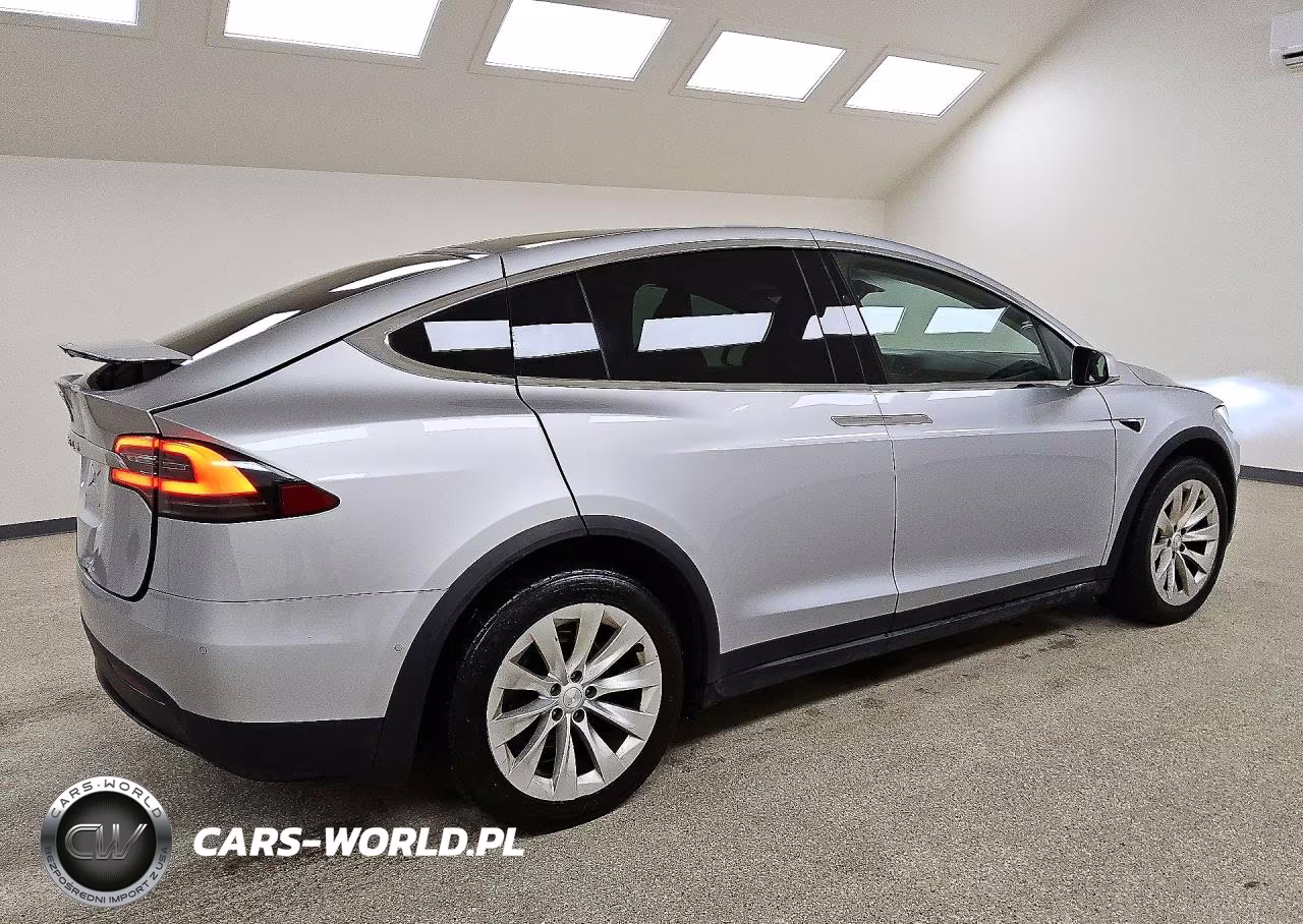 2018 Tesla Model X VIN:5YJXCBE20JF112991 - 3