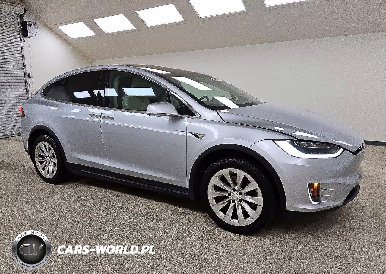 2018 Tesla Model X VIN:5YJXCBE20JF112991 - 4