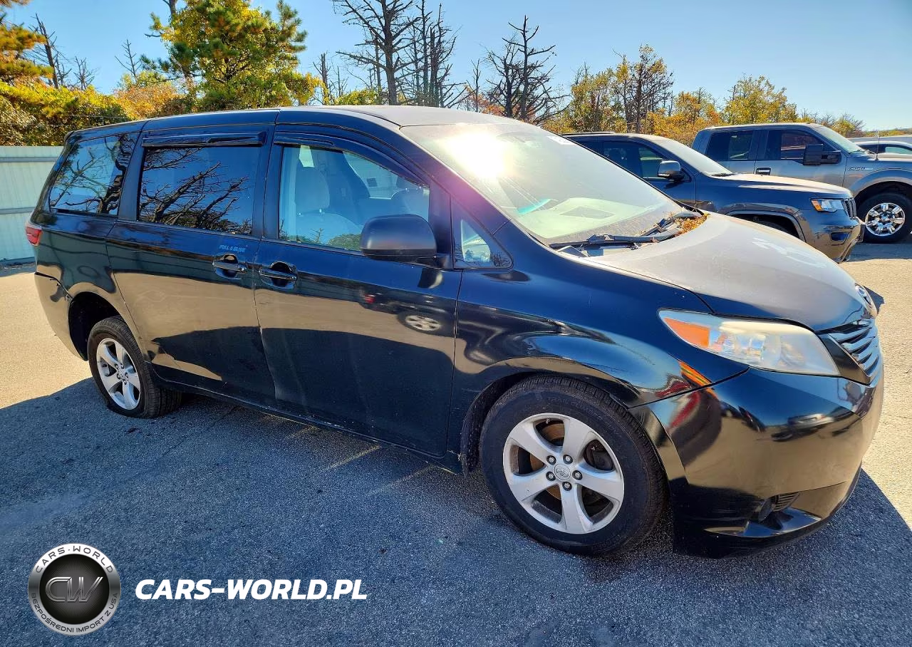 2015 Toyota Sienna L 7-Passenger VIN:5TDZK3DC4FS560679 - 4