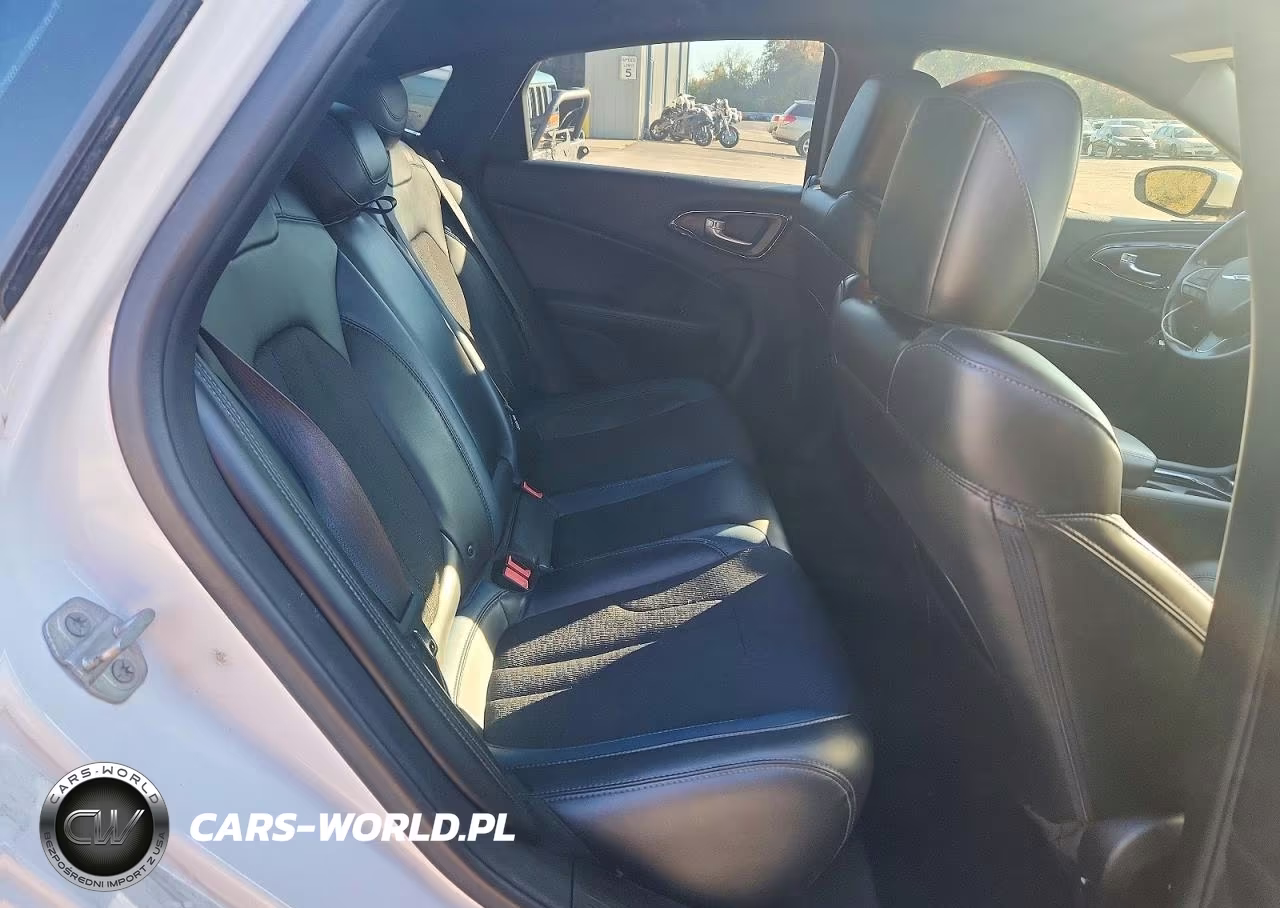 2015 Chrysler 200 S VIN:1C3CCCDG1FN683663 - 10