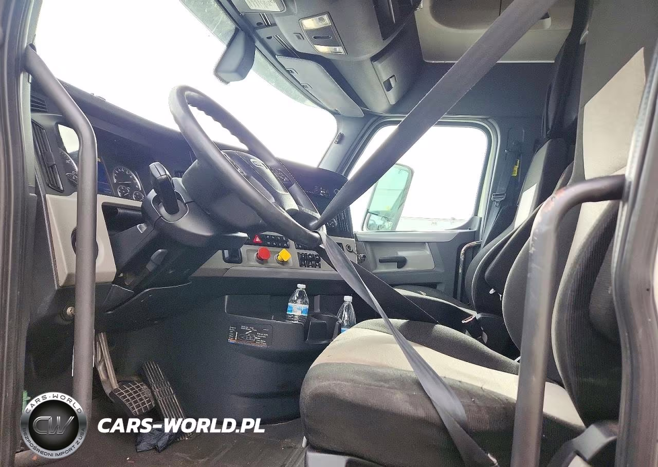 2018 Freightliner Cascadia 126 VIN:3AKJHHDRXJSJR0388 - 7