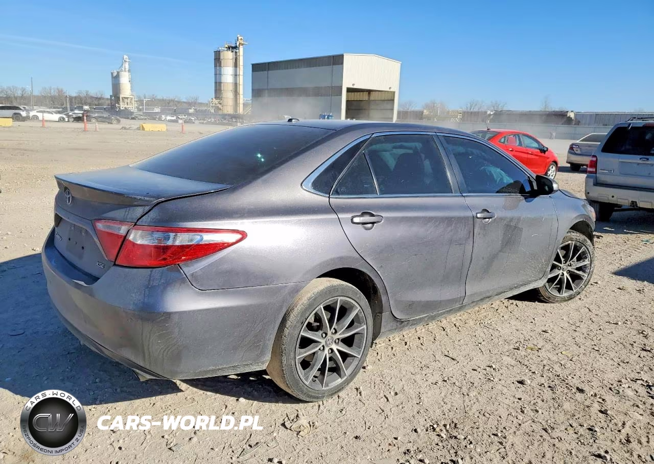 2017 Toyota Camry Le VIN:4T1BF1FKXHU694704 - 3