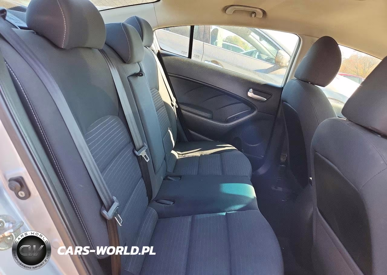 2018 Kia Forte Lx VIN:3KPFL4A70JE238637 - 10
