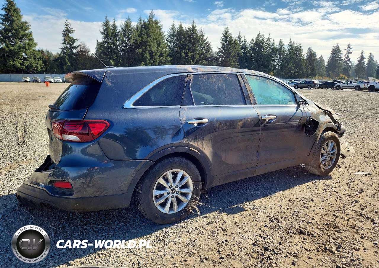 2020 Kia Sorento S VIN:5XYPG4A59LG664193 - 3