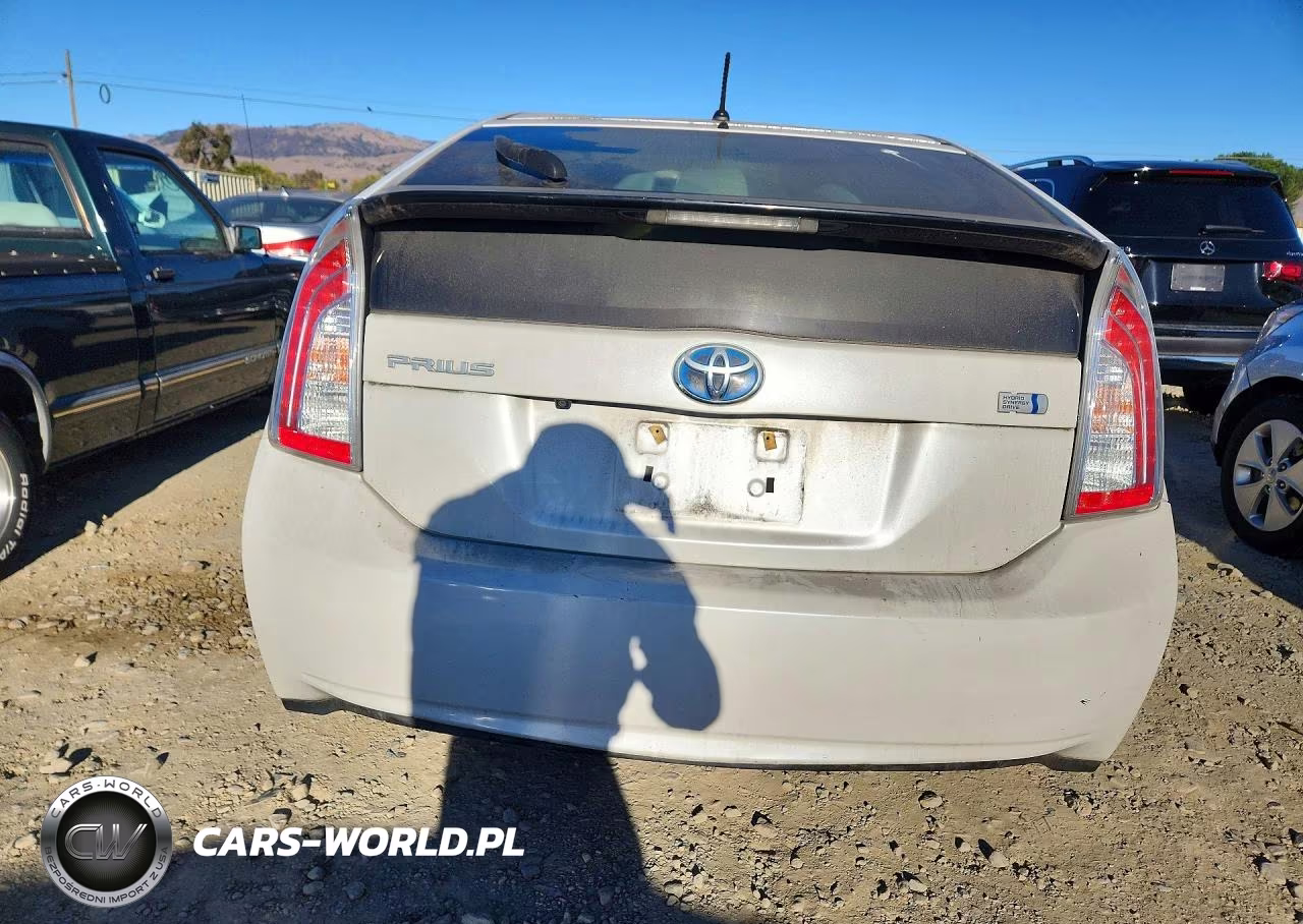 2015 Toyota Prius Two VIN:JTDKN3DU5F0474799 - 6