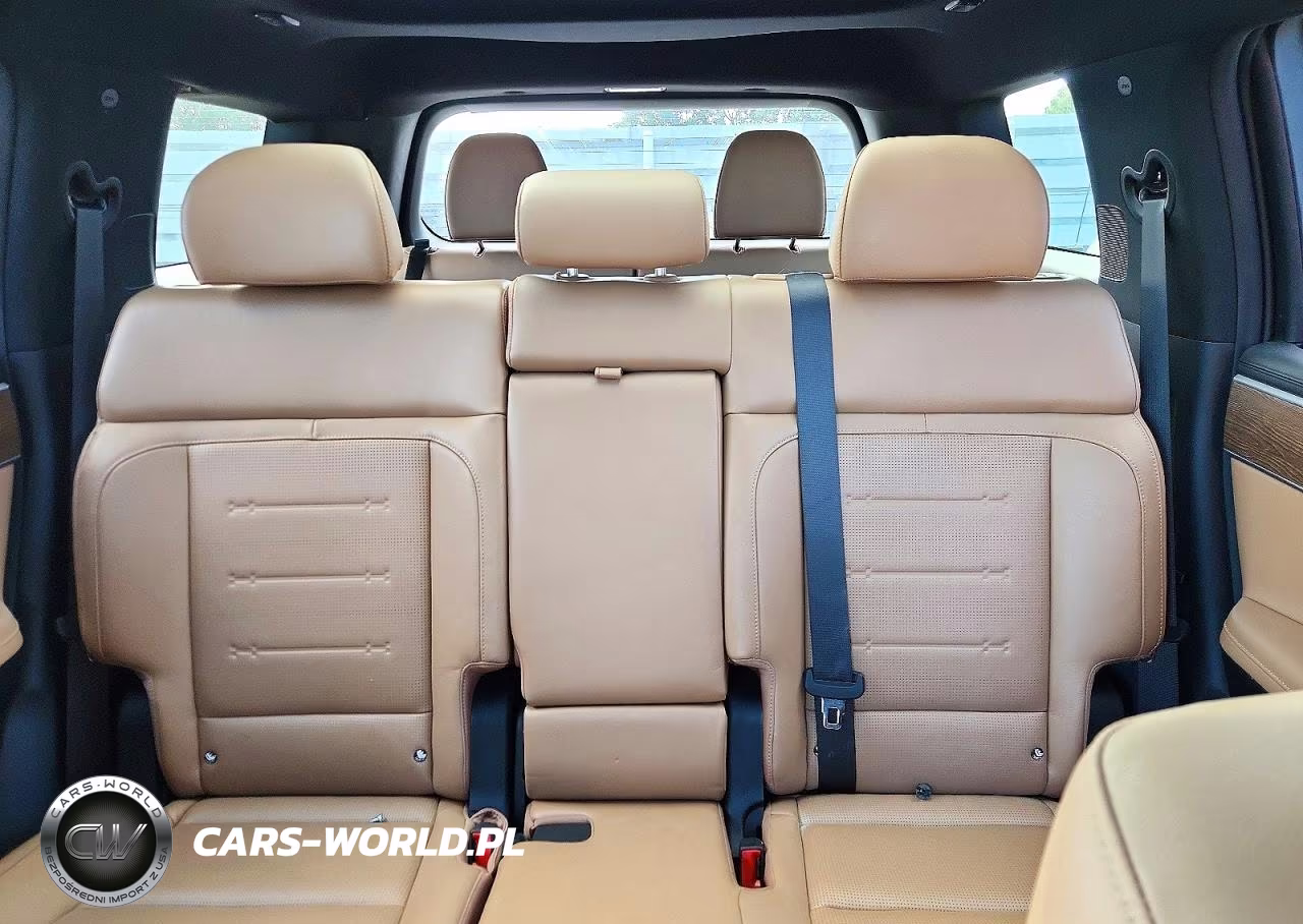 2025 Hyundai Santa Fe Hybrid Limited VIN:5NMP34G11SH030414 - 10
