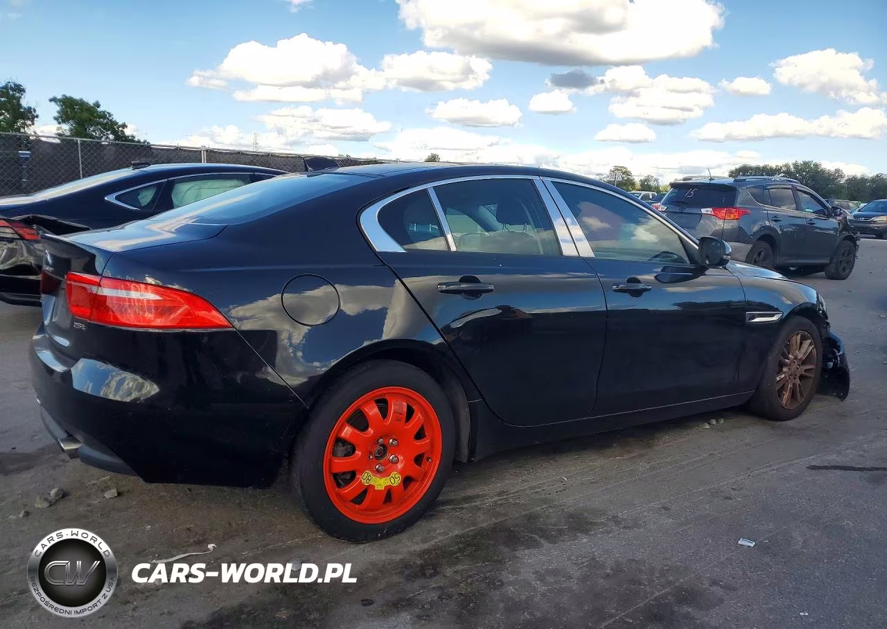 2018 Jaguar Xe Premium VIN:SAJAD4FXXJCP23487 - 3