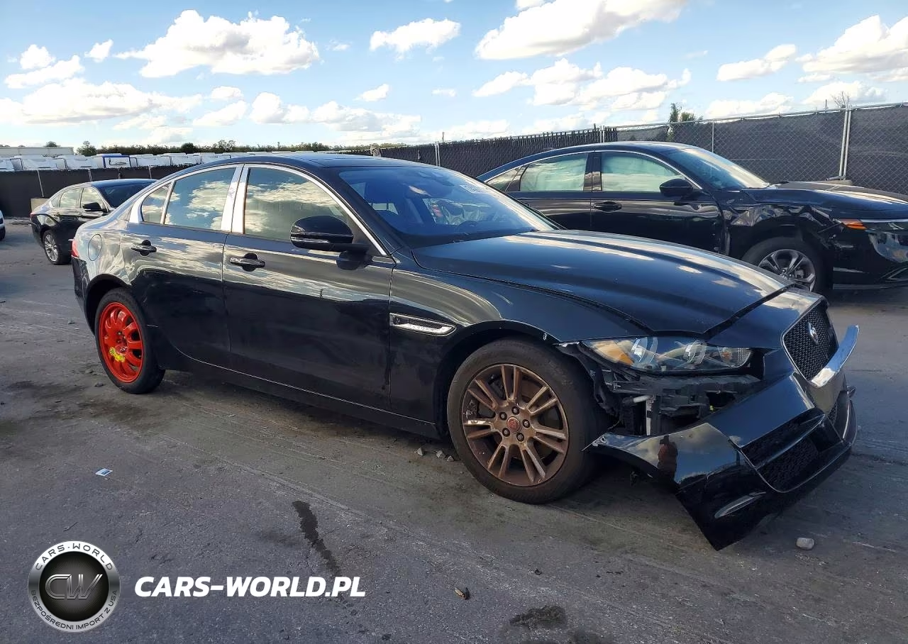 2018 Jaguar Xe Premium VIN:SAJAD4FXXJCP23487 - 4