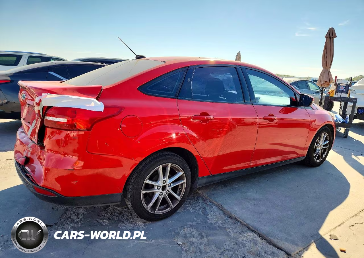2016 Ford Focus Se VIN:1FADP3F2XGL309951 - 3