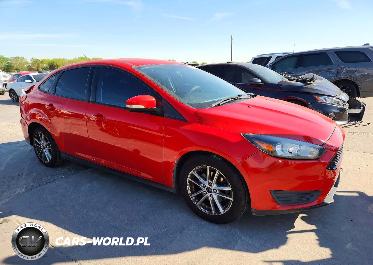 2016 Ford Focus Se VIN:1FADP3F2XGL309951 - 4