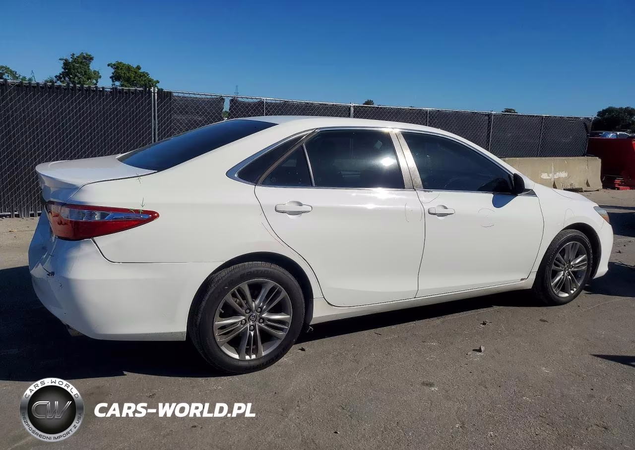 2015 Toyota Camry Se VIN:4T1BF1FK5FU033675 - 3