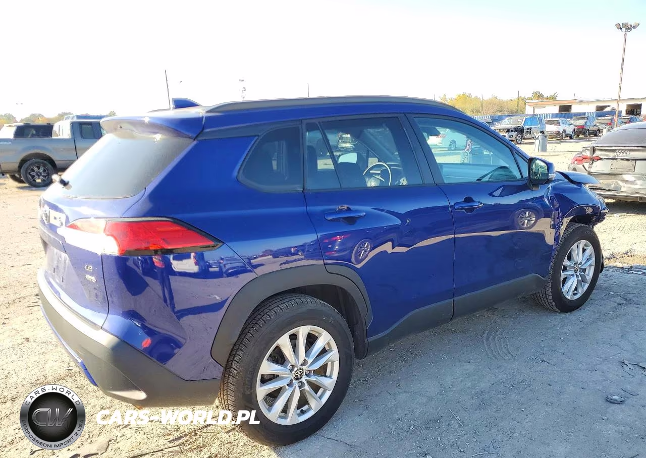 2022 Toyota Corolla Cross Le VIN:7MUCAABG0NV033570 - 3