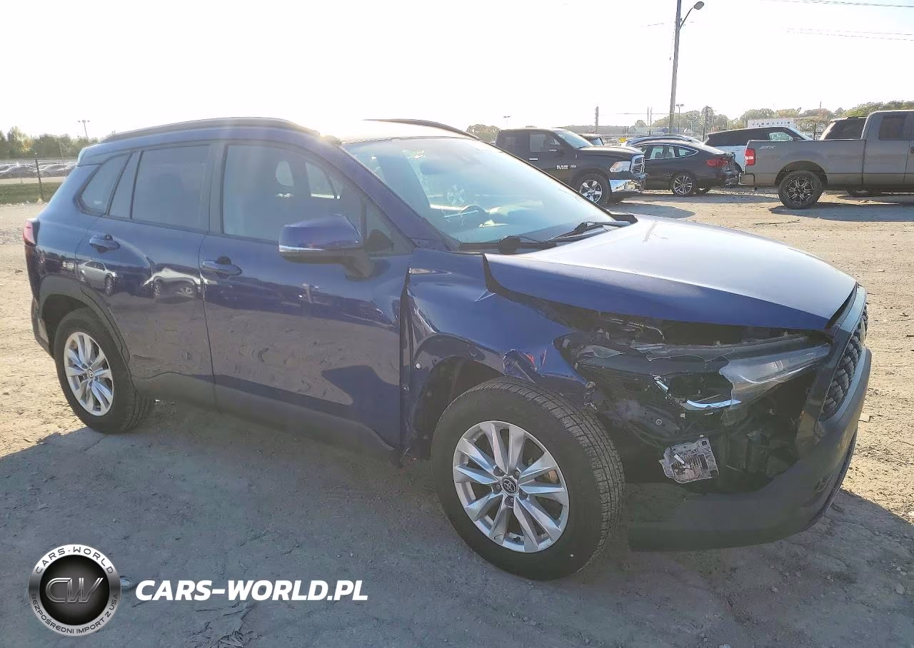 2022 Toyota Corolla Cross Le VIN:7MUCAABG0NV033570 - 4