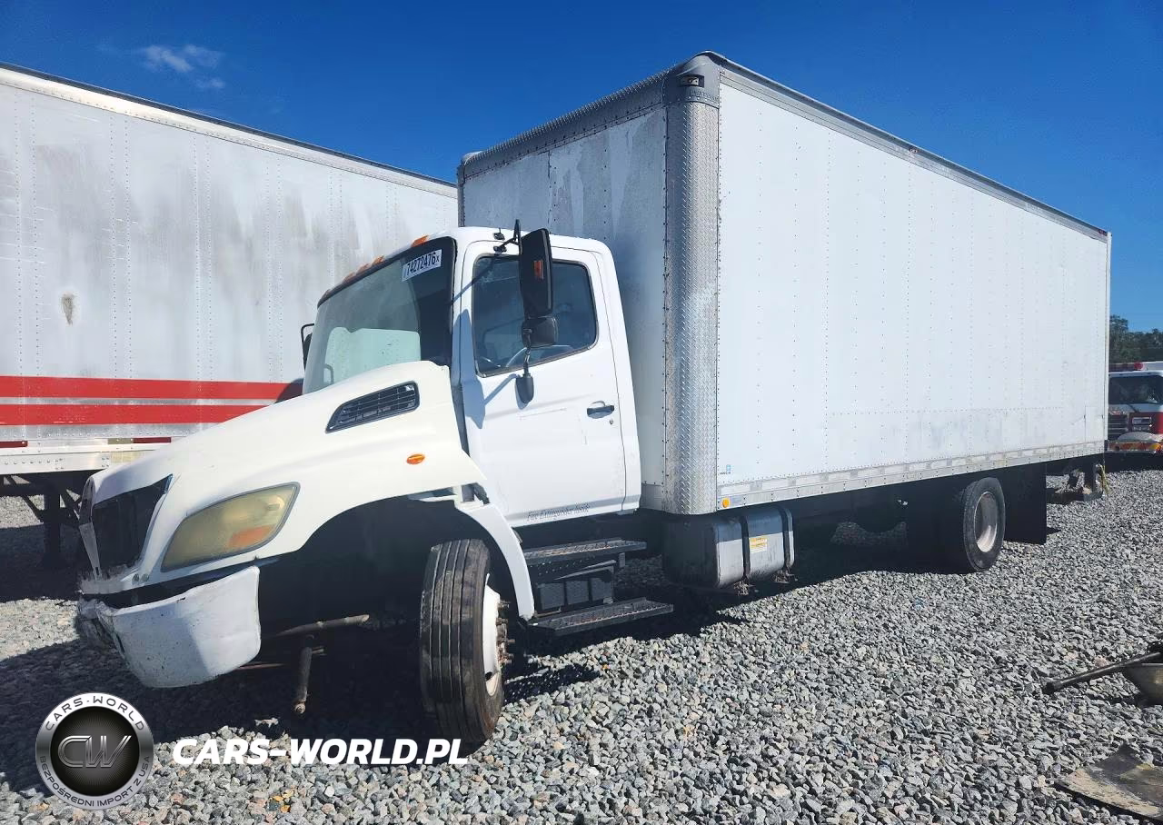 2005 Hino 268 Box Truck