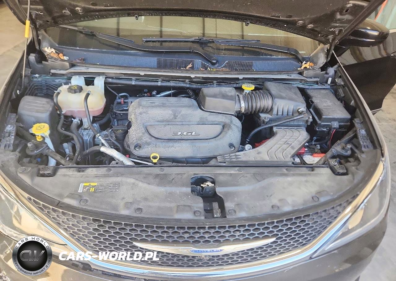 2017 Chrysler Pacifica Touring L Plus VIN:2C4RC1EG5HR729493 - 12