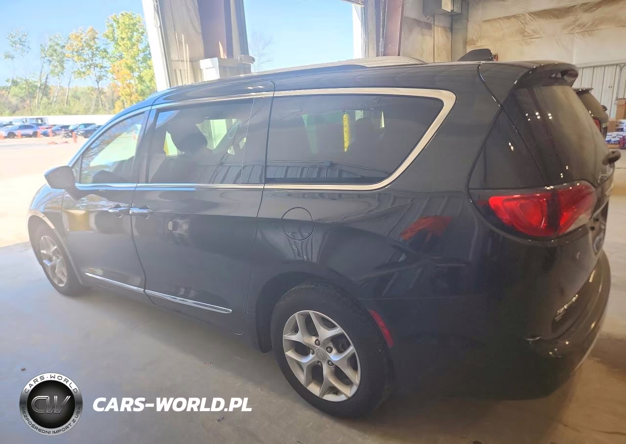 2017 Chrysler Pacifica Touring L Plus VIN:2C4RC1EG5HR729493 - 2