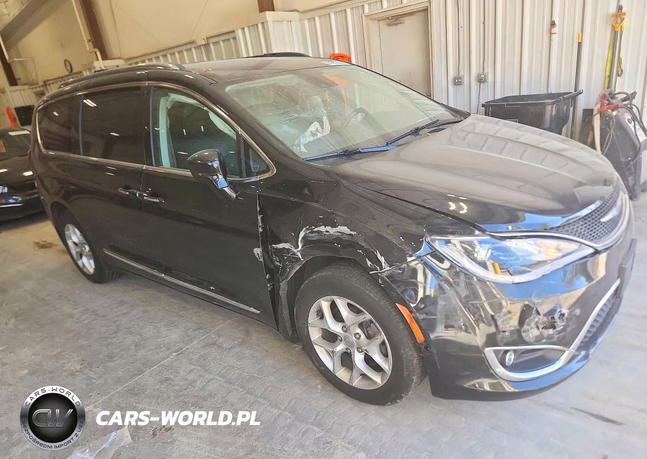 2017 Chrysler Pacifica Touring L Plus VIN:2C4RC1EG5HR729493 - 4