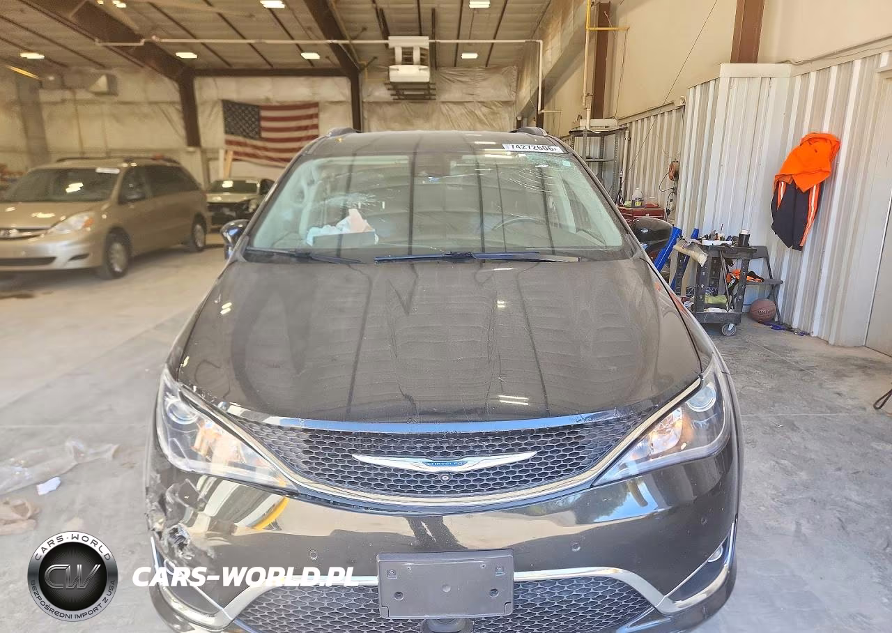 2017 Chrysler Pacifica Touring L Plus VIN:2C4RC1EG5HR729493 - 5