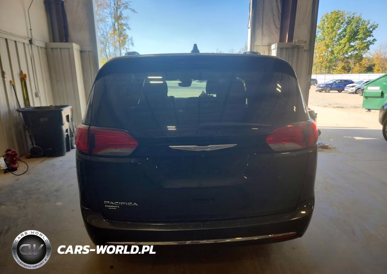 2017 Chrysler Pacifica Touring L Plus VIN:2C4RC1EG5HR729493 - 6