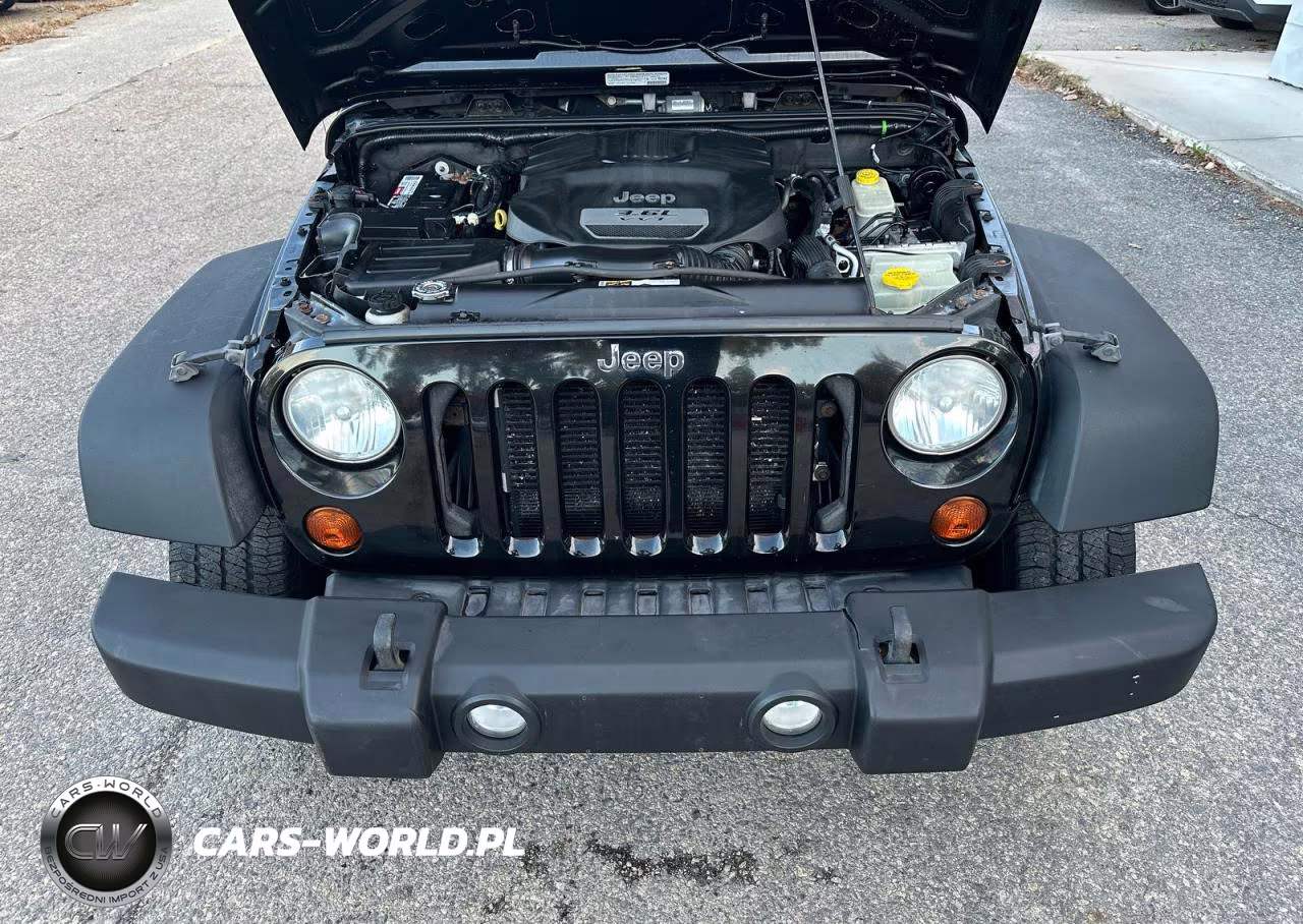 2013 Jeep Wrangler Unlimited Sport VIN:1C4BJWDG5DL589860 - 2