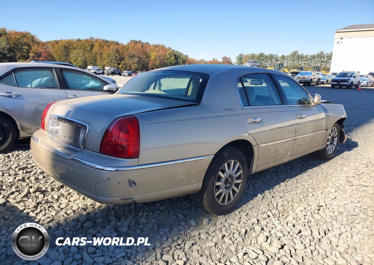 2006 Lincoln Town Car Signature VIN:1LNHM81W16Y617762 - 3