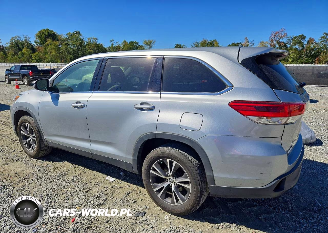2019 Toyota Highlander Le VIN:5TDZARFH1KS055109 - 2