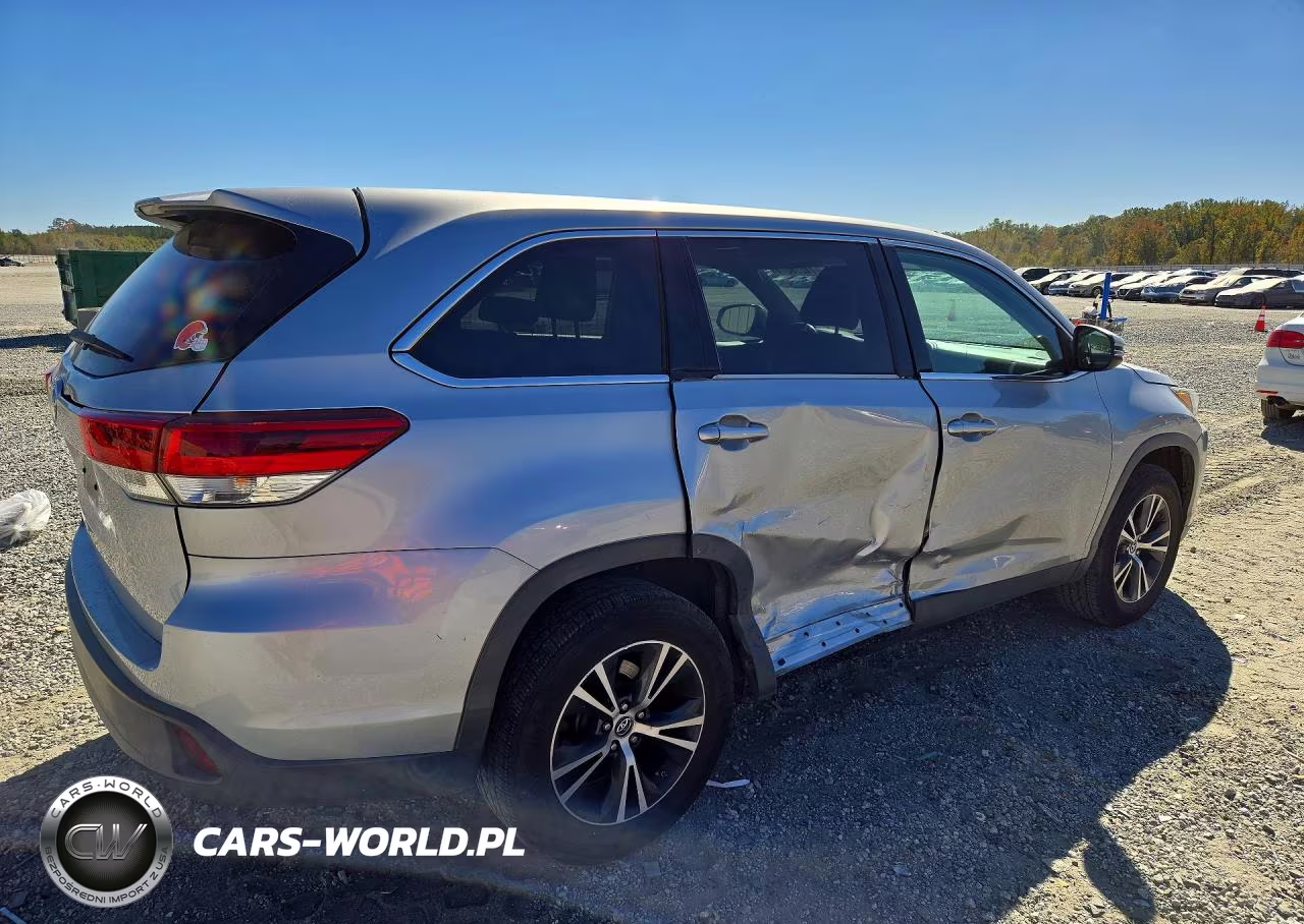 2019 Toyota Highlander Le VIN:5TDZARFH1KS055109 - 3