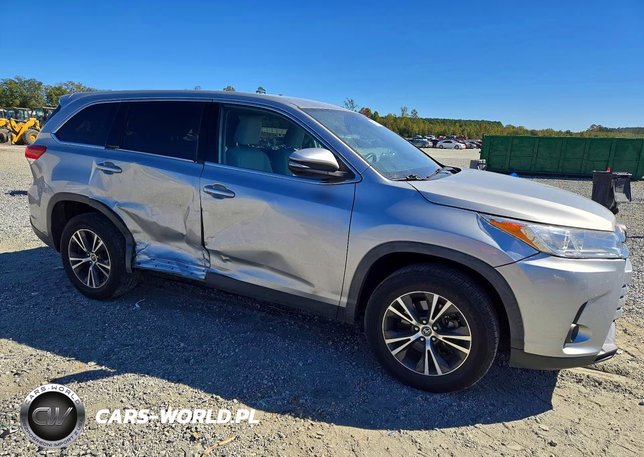 2019 Toyota Highlander Le VIN:5TDZARFH1KS055109 - 4