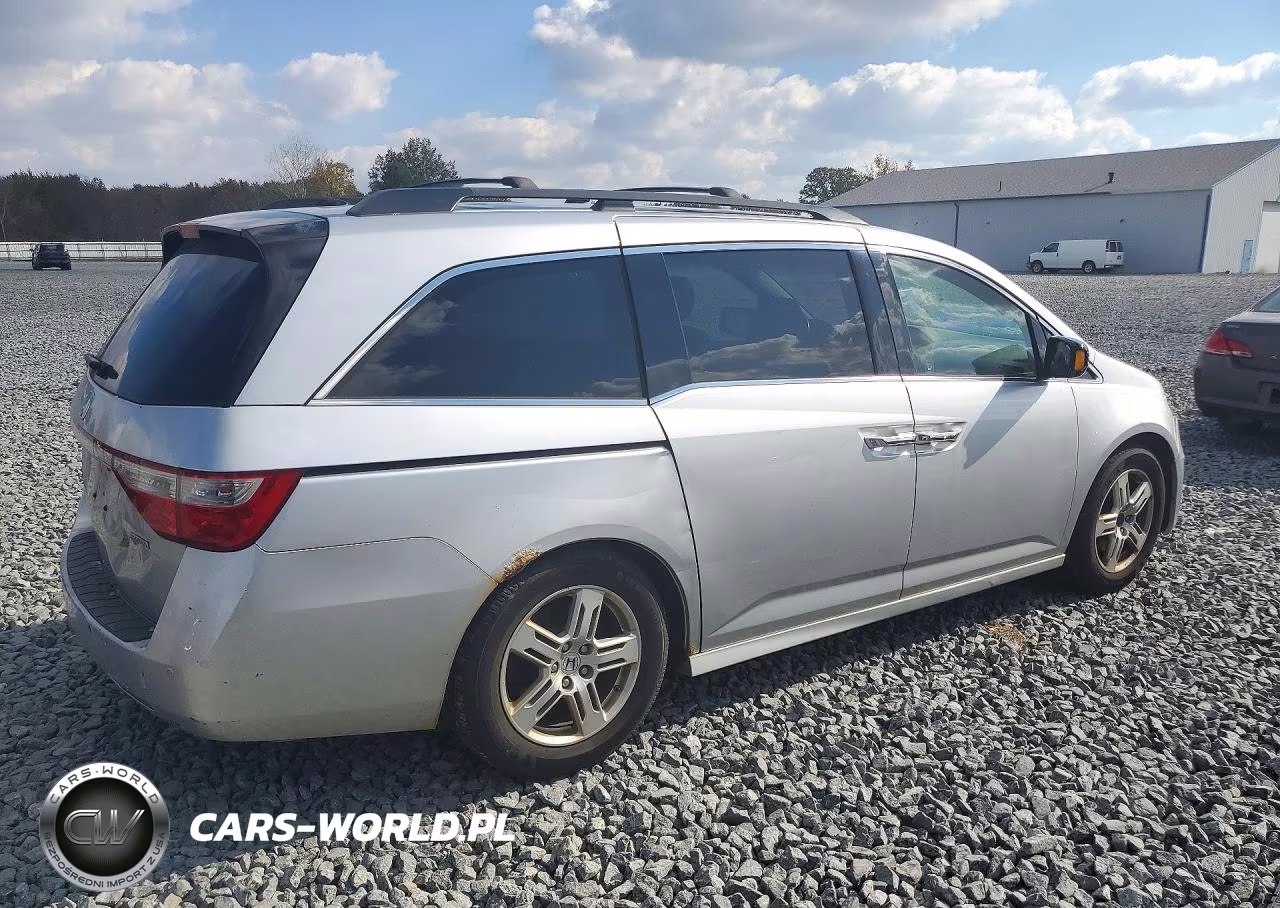 2011 Honda Odyssey Touring VIN:5FNRL5H91BB014878 - 3