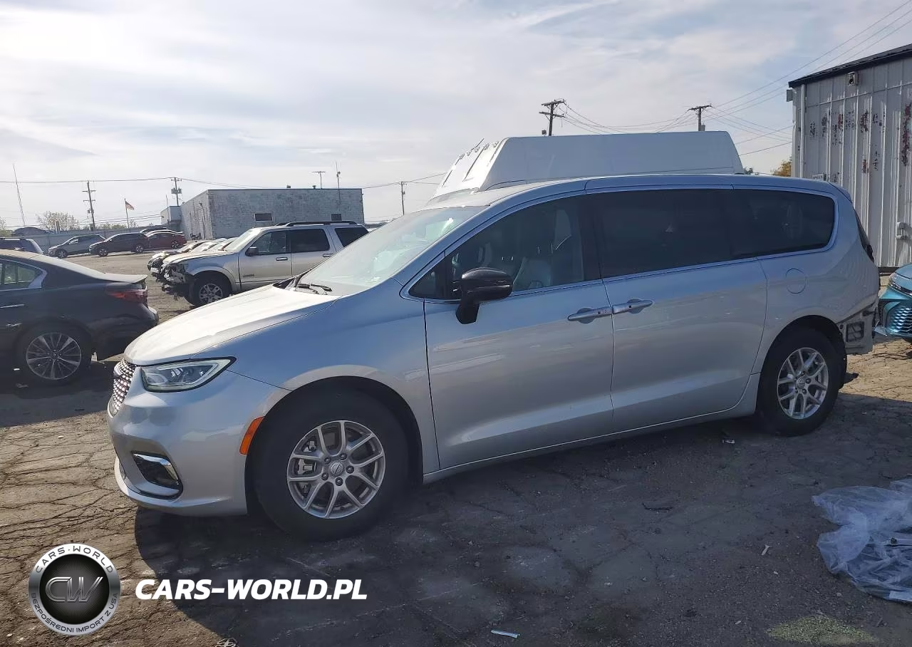 2026 Chrysler Pacifica Select