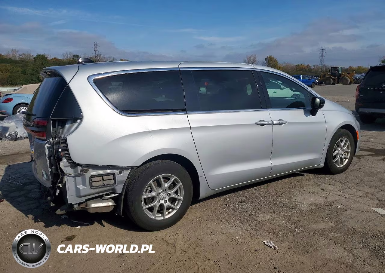 2026 Chrysler Pacifica Select VIN:2C4RC1BG4TR236174 - 3