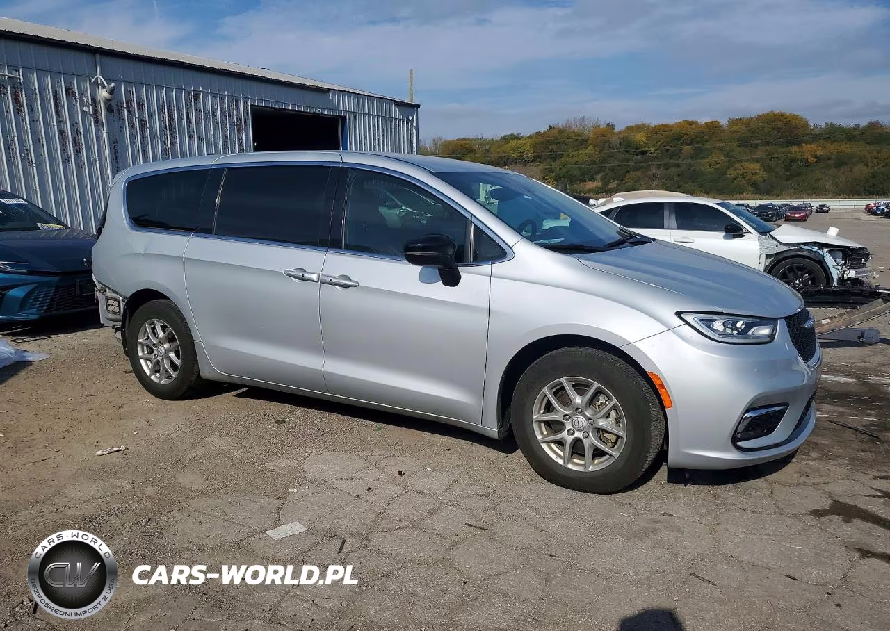 2026 Chrysler Pacifica Select VIN:2C4RC1BG4TR236174 - 4