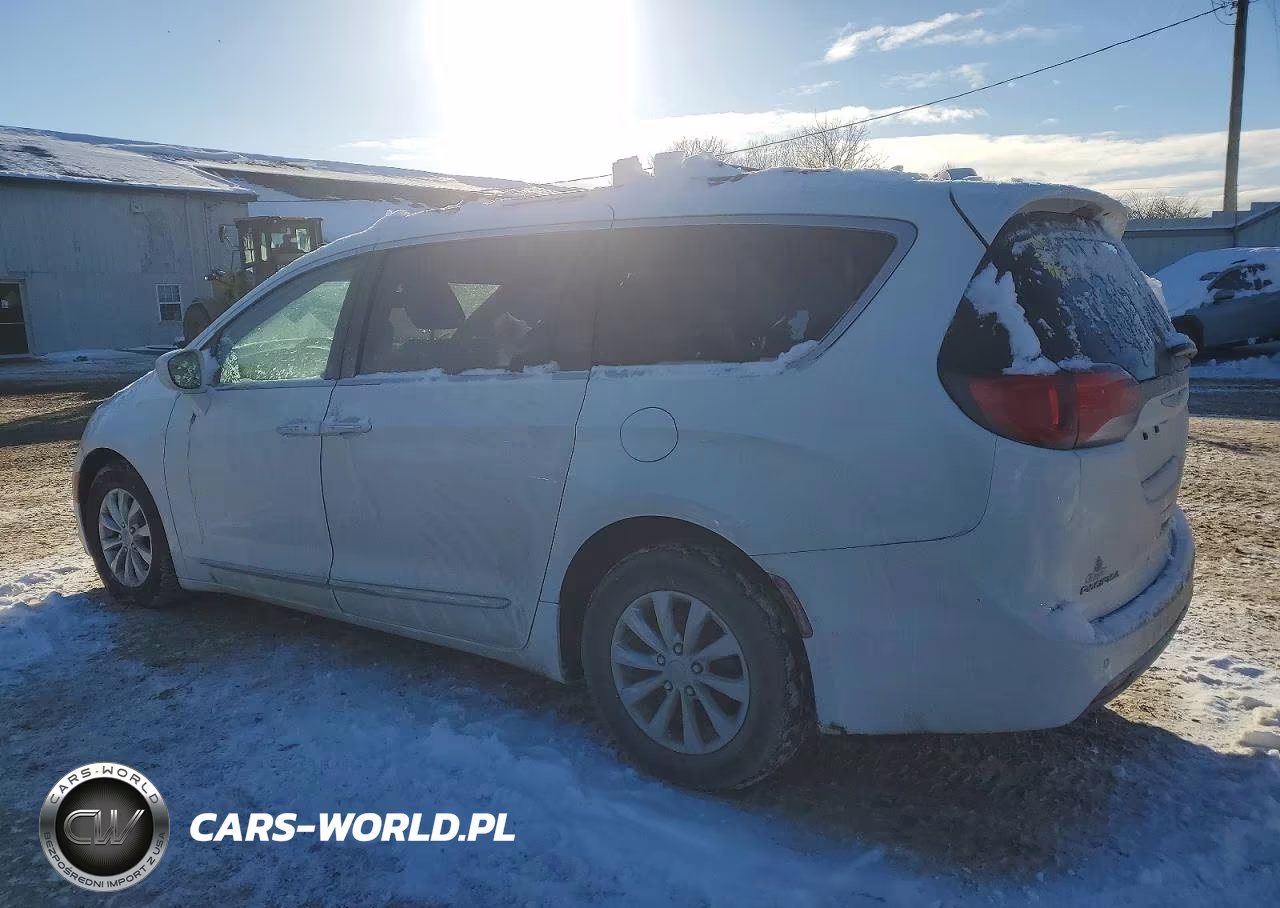 2017 Chrysler Pacifica Touring L VIN:2C4RC1BGXHR587386 - 2