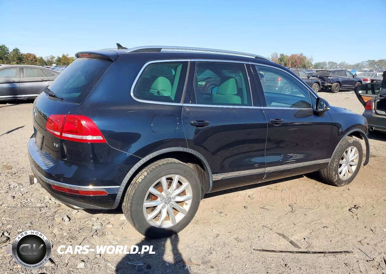 2016 Volkswagen Touareg Sport VIN:WVGEF9BPXGD004803 - 3