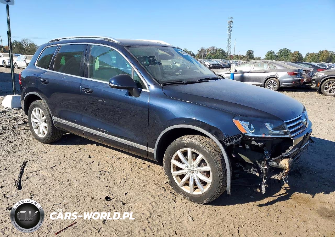 2016 Volkswagen Touareg Sport VIN:WVGEF9BPXGD004803 - 4