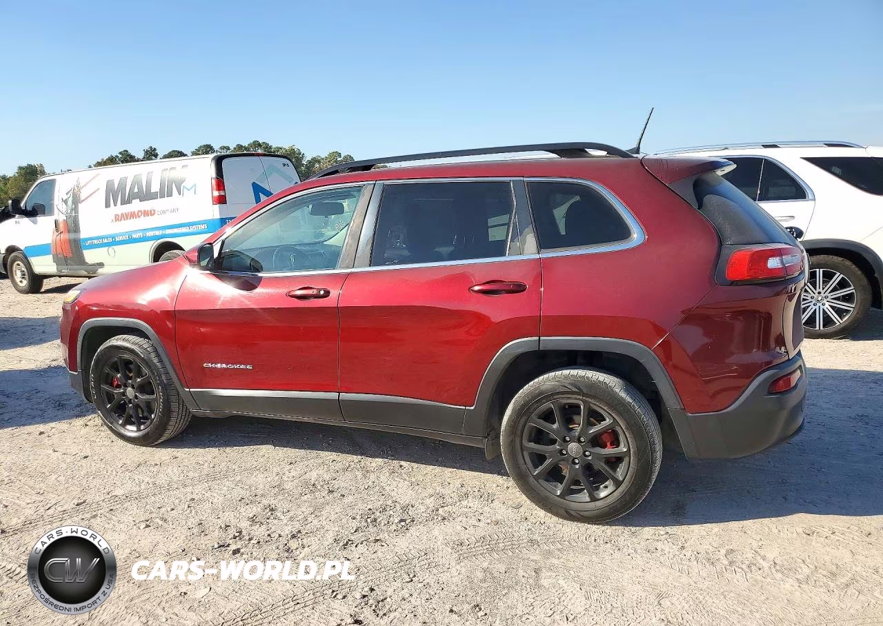 2018 Jeep Cherokee Latitude Plus VIN:1C4PJLLB1JD621901 - 2
